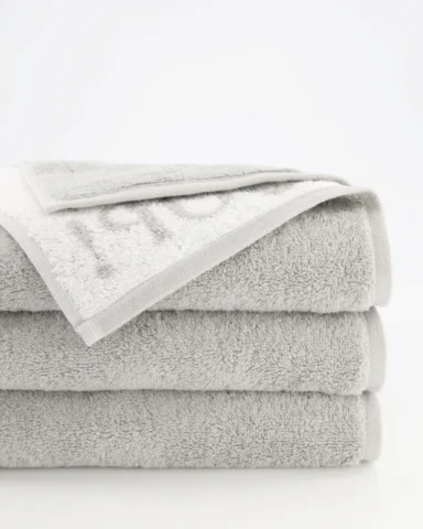 Medvilninis rankšluostis 100 % minkšta medvilnė. Modernus dizainas. Gerai sugeria drėgmę. Tinka jautriai odai. Tankis: 500 g/m². Dydis: 50x100, 70x140, rankšluosčiai, rankšluostis, vonios rankšluostis, vonios rankšluosčiai, medvilninis rankšluostis, 100% medvilnės rankšluostis, kokybiški rankšluosčiai, minkštas rankšluostis, purus rankšluostis, gerai sugeriantis rankšluostis, didelis rankšluostis, veido rankšluostis, kūno rankšluostis, rankšluostis voniai, aukštos kokybės rankšluostis, pirkti rankšluostį, rankšluosčiai internetu, rankšluosčiai akcija, premium rankšluosčiai, geriausi rankšluosčiai, kokybiški vonios rankšluosčiai, prabangūs vonios rankšluosčiai, minkšti vonios rankšluosčiai, rankšluostis dovanai, modernūs rankšluosčiai, medvilniniai rankšluosčiai, egiptietiškos medvilnės rankšluostis, organinės medvilnės rankšluostis, bambuko pluošto rankšluostis, natūralios medvilnės rankšluostis, ekologiški rankšluosčiai, OEKO-TEX rankšluostis, antibakterinis rankšluostis, švelnus odai rankšluostis, greitai džiūstantis rankšluostis, gerai sugeriantys rankšluosčiai, minkštas ir purus rankšluostis, ilgaamžis rankšluostis, lengvai prižiūrimas rankšluostis, patvarus rankšluostis, nesiburbuliuojantis rankšluostis, storas rankšluostis, SPA kokybės rankšluostis, kasdienio naudojimo rankšluostis, minimalistinis rankšluostis, skandinaviško stiliaus rankšluostis, modernus vonios rankšluostis, klasikinio dizaino rankšluostis, elegantiškas rankšluostis, stilingas rankšluostis, premium dizaino rankšluostis, geriausias medvilninis vonios rankšluostis, minkštas 100% medvilnės rankšluostis, kokybiškas gerai sugeriantis rankšluostis, prabangus rankšluostis vonios kambariui, didelis minkštas vonios rankšluostis, premium kokybės rankšluostis internetu, natūralios medvilnės rankšluostis namams, stilingi vonios rankšluosčiai internetu, SPA tipo medvilninis rankšluostis, purus rankšluostis jautriai odai, minkštas kasdienis vonios rankšluostis, aukštos kokybės medvilninis rankšluostis Joop, 30x50, 50x100, 70x140,80x150, 80x160, šviesiai pilkas, rankšluosčiai, rankšluostis, vonios rankšluostis, vonios rankšluosčiai, medvilninis rankšluostis, 100% medvilnės rankšluostis, kokybiški rankšluosčiai, minkštas rankšluostis, purus rankšluostis, gerai sugeriantis rankšluostis, didelis rankšluostis, veido rankšluostis, kūno rankšluostis, rankšluostis voniai, aukštos kokybės rankšluostis, pirkti rankšluostį, rankšluosčiai internetu, rankšluosčiai akcija, premium rankšluosčiai, geriausi rankšluosčiai, kokybiški vonios rankšluosčiai, prabangūs vonios rankšluosčiai, minkšti vonios rankšluosčiai, rankšluostis dovanai, modernūs rankšluosčiai, medvilniniai rankšluosčiai, egiptietiškos medvilnės rankšluostis, organinės medvilnės rankšluostis, bambuko pluošto rankšluostis, natūralios medvilnės rankšluostis, ekologiški rankšluosčiai, OEKO-TEX rankšluostis, antibakterinis rankšluostis, švelnus odai rankšluostis, greitai džiūstantis rankšluostis, gerai sugeriantys rankšluosčiai, minkštas ir purus rankšluostis, ilgaamžis rankšluostis, lengvai prižiūrimas rankšluostis, patvarus rankšluostis, nesiburbuliuojantis rankšluostis, storas rankšluostis, SPA kokybės rankšluostis, kasdienio naudojimo rankšluostis, minimalistinis rankšluostis, skandinaviško stiliaus rankšluostis, modernus vonios rankšluostis, klasikinio dizaino rankšluostis, elegantiškas rankšluostis, stilingas rankšluostis, premium dizaino rankšluostis, geriausias medvilninis vonios rankšluostis, minkštas 100% medvilnės rankšluostis, kokybiškas gerai sugeriantis rankšluostis, prabangus rankšluostis vonios kambariui, didelis minkštas vonios rankšluostis, premium kokybės rankšluostis internetu, natūralios medvilnės rankšluostis namams, stilingi vonios rankšluosčiai internetu, SPA tipo medvilninis rankšluostis, purus rankšluostis jautriai odai, minkštas kasdienis vonios rankšluostis, aukštos kokybės medvilninis rankšluostis.