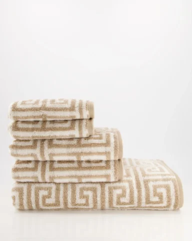 Medvilninis rankšluostis 100 % minkšta medvilnė. Modernus dizainas. Gerai sugeria drėgmę. Tinka jautriai odai. Tankis: 500 g/m². Dydis: 50x100, 70x140, rankšluosčiai, rankšluostis, vonios rankšluostis, vonios rankšluosčiai, medvilninis rankšluostis, 100% medvilnės rankšluostis, kokybiški rankšluosčiai, minkštas rankšluostis, purus rankšluostis, gerai sugeriantis rankšluostis, didelis rankšluostis, veido rankšluostis, kūno rankšluostis, rankšluostis voniai, aukštos kokybės rankšluostis, pirkti rankšluostį, rankšluosčiai internetu, rankšluosčiai akcija, premium rankšluosčiai, geriausi rankšluosčiai, kokybiški vonios rankšluosčiai, prabangūs vonios rankšluosčiai, minkšti vonios rankšluosčiai, rankšluostis dovanai, modernūs rankšluosčiai, medvilniniai rankšluosčiai, egiptietiškos medvilnės rankšluostis, organinės medvilnės rankšluostis, bambuko pluošto rankšluostis, natūralios medvilnės rankšluostis, ekologiški rankšluosčiai, OEKO-TEX rankšluostis, antibakterinis rankšluostis, švelnus odai rankšluostis, greitai džiūstantis rankšluostis, gerai sugeriantys rankšluosčiai, minkštas ir purus rankšluostis, ilgaamžis rankšluostis, lengvai prižiūrimas rankšluostis, patvarus rankšluostis, nesiburbuliuojantis rankšluostis, storas rankšluostis, SPA kokybės rankšluostis, kasdienio naudojimo rankšluostis, minimalistinis rankšluostis, skandinaviško stiliaus rankšluostis, modernus vonios rankšluostis, klasikinio dizaino rankšluostis, elegantiškas rankšluostis, stilingas rankšluostis, premium dizaino rankšluostis, geriausias medvilninis vonios rankšluostis, minkštas 100% medvilnės rankšluostis, kokybiškas gerai sugeriantis rankšluostis, prabangus rankšluostis vonios kambariui, didelis minkštas vonios rankšluostis, premium kokybės rankšluostis internetu, natūralios medvilnės rankšluostis namams, stilingi vonios rankšluosčiai internetu, SPA tipo medvilninis rankšluostis, purus rankšluostis jautriai odai, minkštas kasdienis vonios rankšluostis, aukštos kokybės medvilninis rankšluostis Cawo, 30x50, 50x100, 70x140,80x150, 80x160 smėlio,ruda, balta spalva