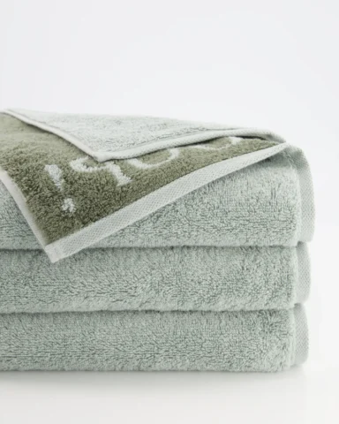 Medvilninis rankšluostis 100 % minkšta medvilnė. Modernus dizainas. Gerai sugeria drėgmę. Tinka jautriai odai. Tankis: 500 g/m². Dydis: 50x100, 70x140, rankšluosčiai, rankšluostis, vonios rankšluostis, vonios rankšluosčiai, medvilninis rankšluostis, 100% medvilnės rankšluostis, kokybiški rankšluosčiai, minkštas rankšluostis, purus rankšluostis, gerai sugeriantis rankšluostis, didelis rankšluostis, veido rankšluostis, kūno rankšluostis, rankšluostis voniai, aukštos kokybės rankšluostis, pirkti rankšluostį, rankšluosčiai internetu, rankšluosčiai akcija, premium rankšluosčiai, geriausi rankšluosčiai, kokybiški vonios rankšluosčiai, prabangūs vonios rankšluosčiai, minkšti vonios rankšluosčiai, rankšluostis dovanai, modernūs rankšluosčiai, medvilniniai rankšluosčiai, egiptietiškos medvilnės rankšluostis, organinės medvilnės rankšluostis, bambuko pluošto rankšluostis, natūralios medvilnės rankšluostis, ekologiški rankšluosčiai, OEKO-TEX rankšluostis, antibakterinis rankšluostis, švelnus odai rankšluostis, greitai džiūstantis rankšluostis, gerai sugeriantys rankšluosčiai, minkštas ir purus rankšluostis, ilgaamžis rankšluostis, lengvai prižiūrimas rankšluostis, patvarus rankšluostis, nesiburbuliuojantis rankšluostis, storas rankšluostis, SPA kokybės rankšluostis, kasdienio naudojimo rankšluostis, minimalistinis rankšluostis, skandinaviško stiliaus rankšluostis, modernus vonios rankšluostis, klasikinio dizaino rankšluostis, elegantiškas rankšluostis, stilingas rankšluostis, premium dizaino rankšluostis, geriausias medvilninis vonios rankšluostis, minkštas 100% medvilnės rankšluostis, kokybiškas gerai sugeriantis rankšluostis, prabangus rankšluostis vonios kambariui, didelis minkštas vonios rankšluostis, premium kokybės rankšluostis internetu, natūralios medvilnės rankšluostis namams, stilingi vonios rankšluosčiai internetu, SPA tipo medvilninis rankšluostis, purus rankšluostis jautriai odai, minkštas kasdienis vonios rankšluostis, aukštos kokybės medvilninis rankšluostis Joop, 30x50, 50x100, 70x140,80x150, 80x160 melsva, mėtinė, žalia, rankšluosčiai, rankšluostis, vonios rankšluostis, vonios rankšluosčiai, medvilninis rankšluostis, 100% medvilnės rankšluostis, kokybiški rankšluosčiai, minkštas rankšluostis, purus rankšluostis, gerai sugeriantis rankšluostis, didelis rankšluostis, veido rankšluostis, kūno rankšluostis, rankšluostis voniai, aukštos kokybės rankšluostis, pirkti rankšluostį, rankšluosčiai internetu, rankšluosčiai akcija, premium rankšluosčiai, geriausi rankšluosčiai, kokybiški vonios rankšluosčiai, prabangūs vonios rankšluosčiai, minkšti vonios rankšluosčiai, rankšluostis dovanai, modernūs rankšluosčiai, medvilniniai rankšluosčiai, egiptietiškos medvilnės rankšluostis, organinės medvilnės rankšluostis, bambuko pluošto rankšluostis, natūralios medvilnės rankšluostis, ekologiški rankšluosčiai, OEKO-TEX rankšluostis, antibakterinis rankšluostis, švelnus odai rankšluostis, greitai džiūstantis rankšluostis, gerai sugeriantys rankšluosčiai, minkštas ir purus rankšluostis, ilgaamžis rankšluostis, lengvai prižiūrimas rankšluostis, patvarus rankšluostis, nesiburbuliuojantis rankšluostis, storas rankšluostis, SPA kokybės rankšluostis, kasdienio naudojimo rankšluostis, minimalistinis rankšluostis, skandinaviško stiliaus rankšluostis, modernus vonios rankšluostis, klasikinio dizaino rankšluostis, elegantiškas rankšluostis, stilingas rankšluostis, premium dizaino rankšluostis, geriausias medvilninis vonios rankšluostis, minkštas 100% medvilnės rankšluostis, kokybiškas gerai sugeriantis rankšluostis, prabangus rankšluostis vonios kambariui, didelis minkštas vonios rankšluostis, premium kokybės rankšluostis internetu, natūralios medvilnės rankšluostis namams, stilingi vonios rankšluosčiai internetu, SPA tipo medvilninis rankšluostis, purus rankšluostis jautriai odai, minkštas kasdienis vonios rankšluostis, aukštos kokybės medvilninis rankšluostis.