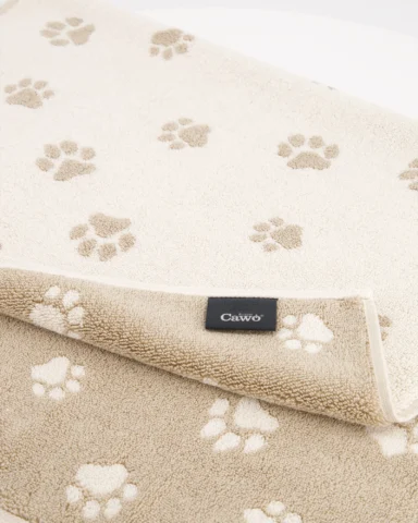 Medvilninis kilimėlis 100 % minkšta medvilnė. Modernus dizainas. Gerai sugeria drėgmę. Tinka jautriai odai. Tankis: 500 g/m². Dydis: 50x80
